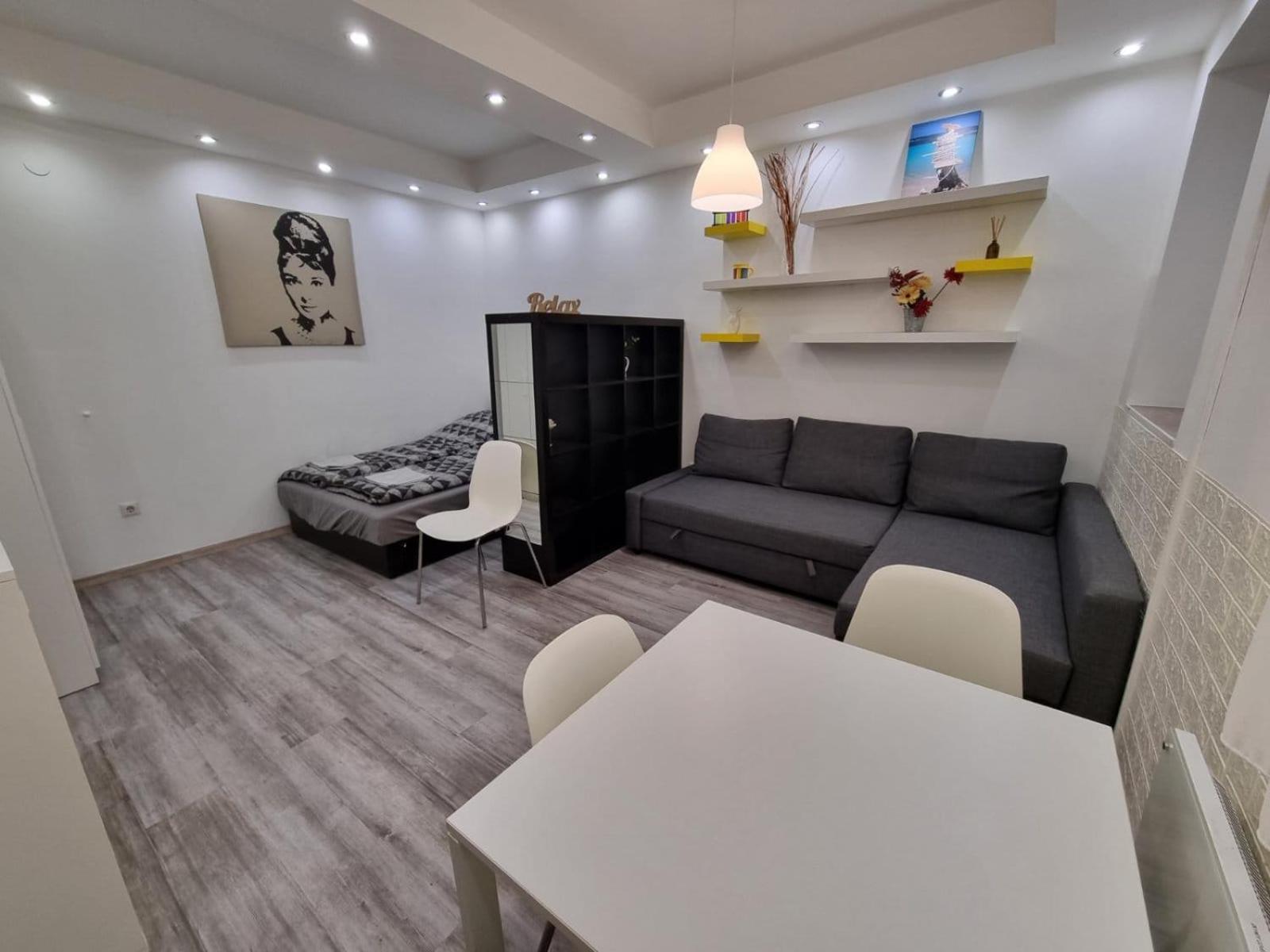 Cozy Family In Appartement
